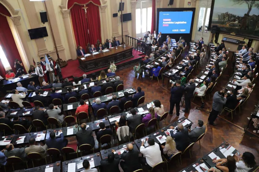 5922-asamblea-legislativa-el-gobernador-saenz-aseguro-que-se-esta-realizando-una-transformacion-historica-en-salta