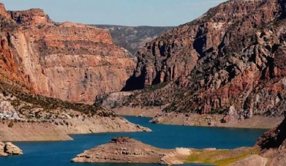 una_mujer_murix_tras_caer_a_un_precipio_mientras_intentaba_sacarse_una_selfie_2.jpg_315494008