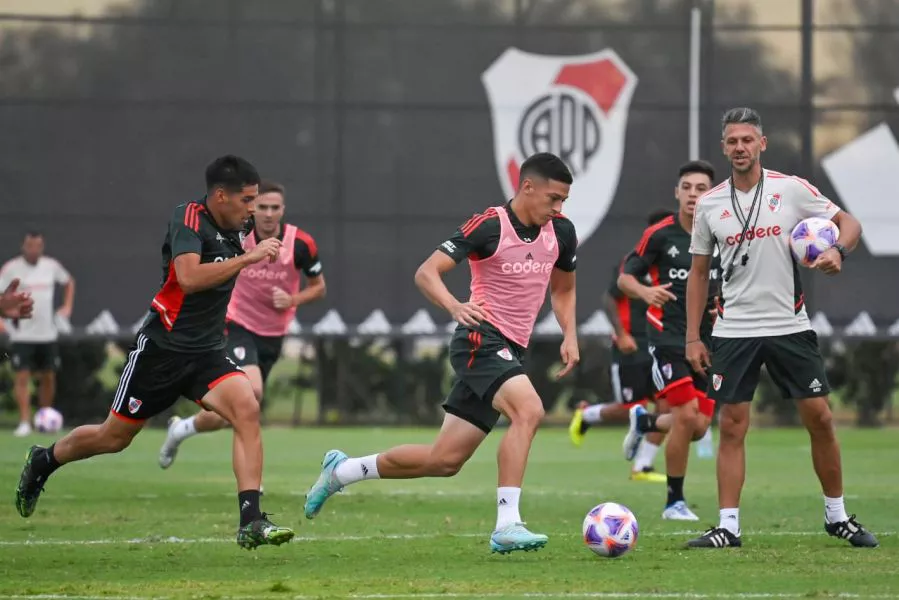 6344-river-llega-a-salta-con-todas-sus-estrellas-para-jugar-en-el-estadio-martearena