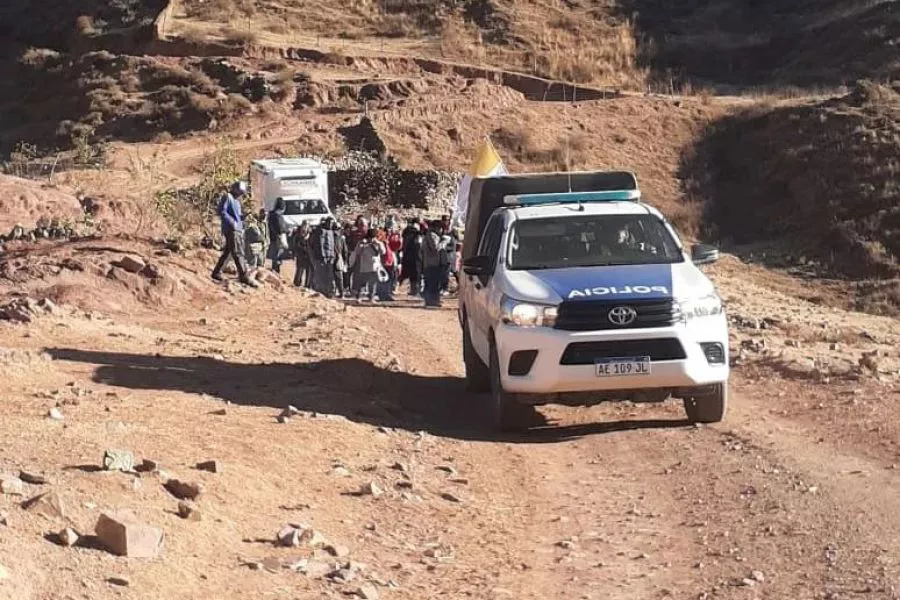 84782-mas-de-800-peregrinos-reciben-el-acompaniamiento-de-la-policia