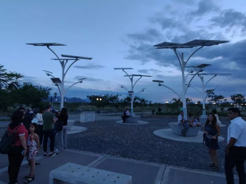 5165-salta-promociona-el-uso-de-la-generacion-fotovoltaica-con-la-inauguracion-del-bosque-solar