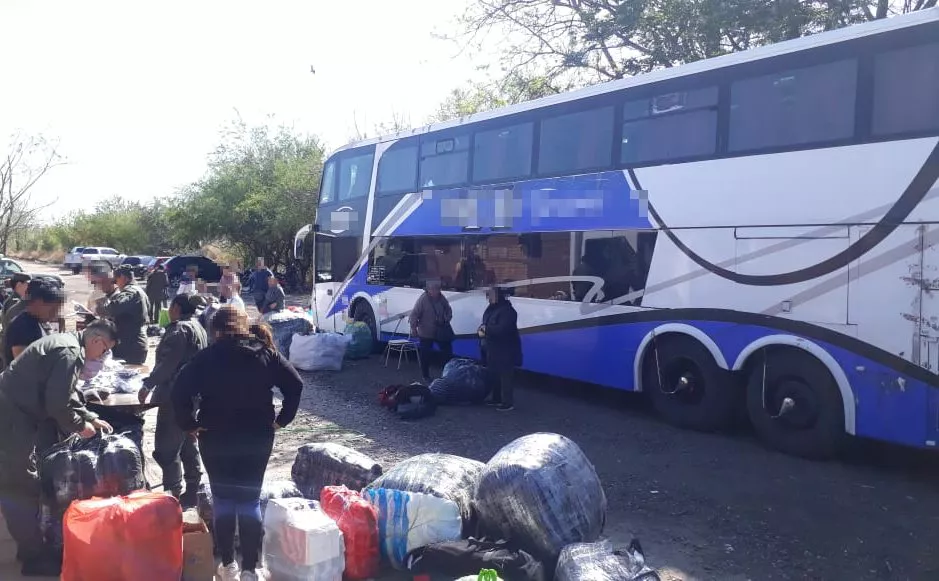 controlan_tres_omnibus_y_decomisan_mercaderia_de_distintos_rubros_valuada_en_14.000.000_de_pesos_1