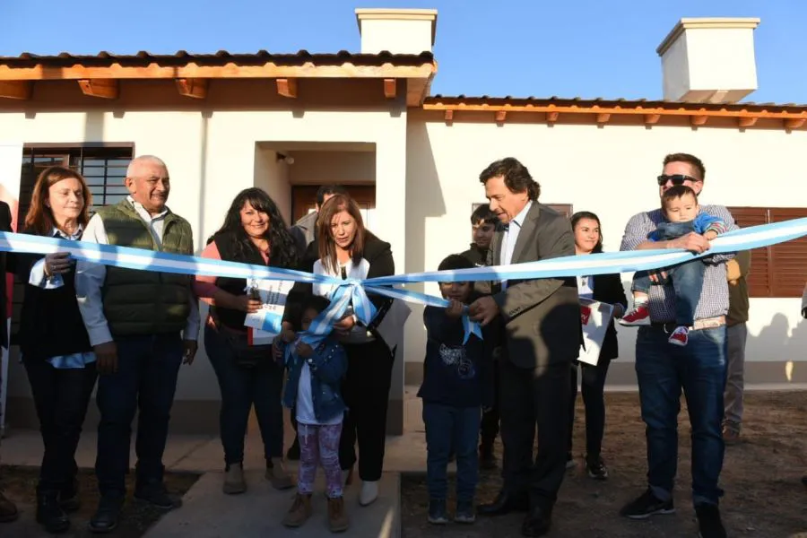 7779-en-cerrillos-el-gobernador-saenz-entrego-las-llaves-de-sus-casas-a-300-nuevos-propietarios-20230703222456
