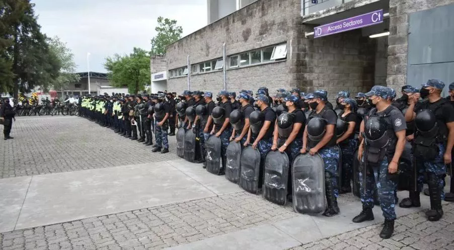84160-mas-de-800-policias-para-el-operativo-de-seguridad-por-el-partido-de-boca-juniors-vs-agropecuario