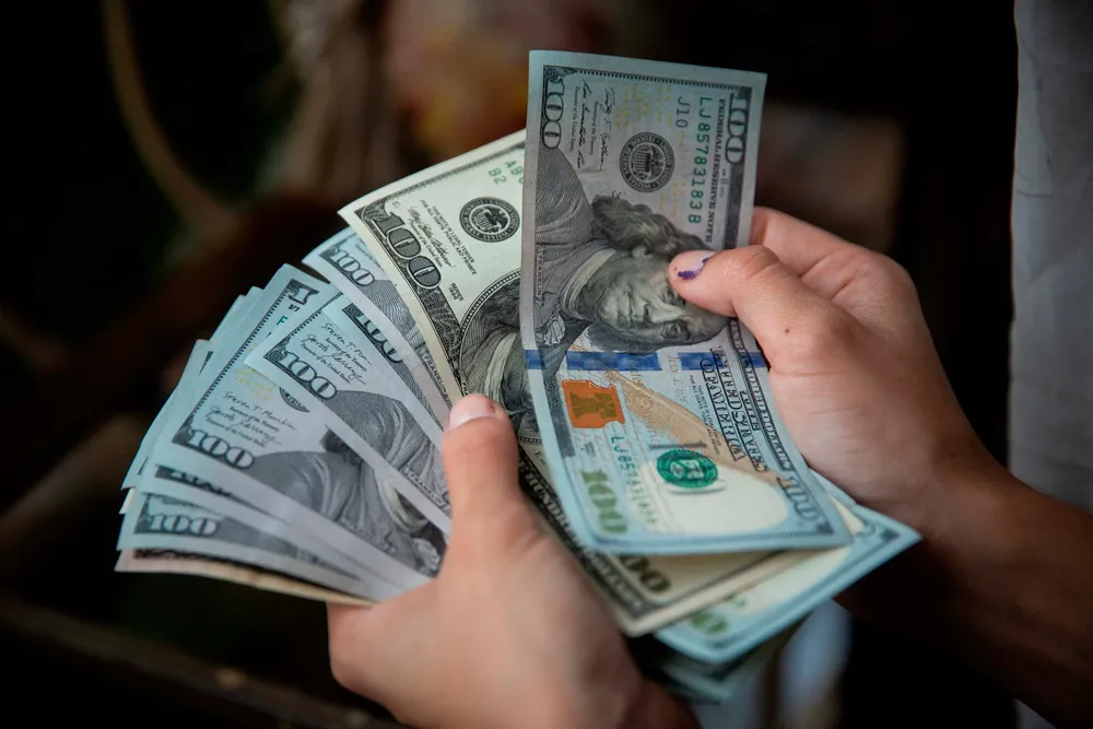 dolares