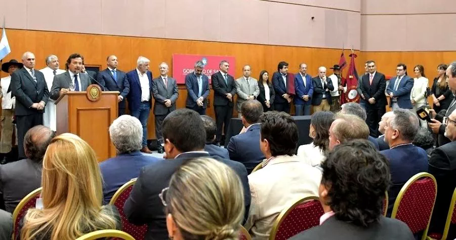 2173-el-gobernador-saenz-tomo-juramento-al-nuevo-ministro-de-salud-publica-y-a-secretarios-del-gobierno-de-salta