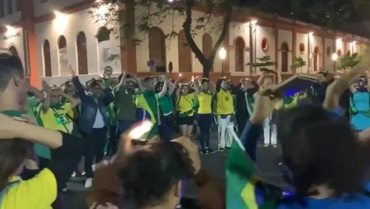 bolsonaro-fieles_x1x_crop1669238394712.jpg_1833193316