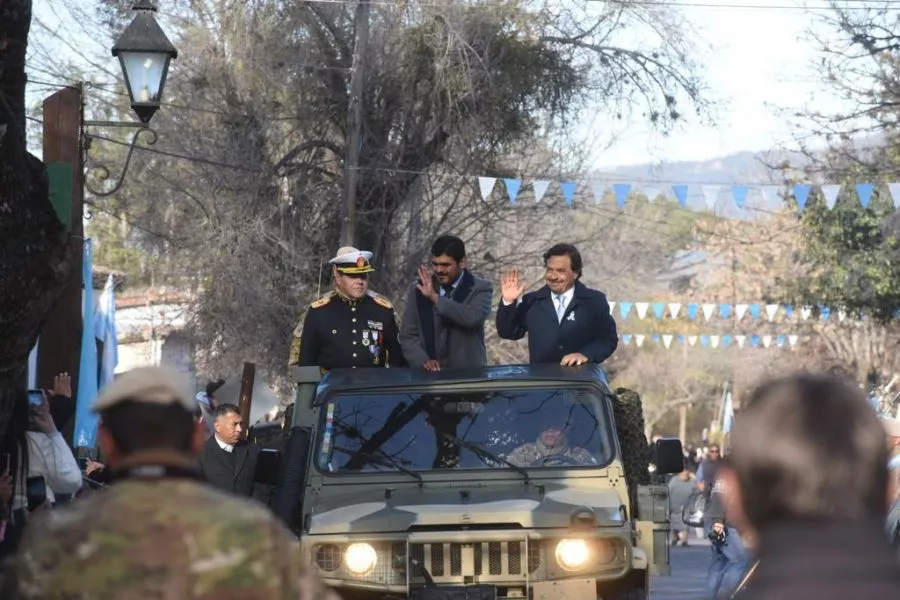 3402-en-la-cadera-capital-provincial-por-el-dia-de-la-independencia-el-gobernador-saenz-encabezo-los-actos-oficiales