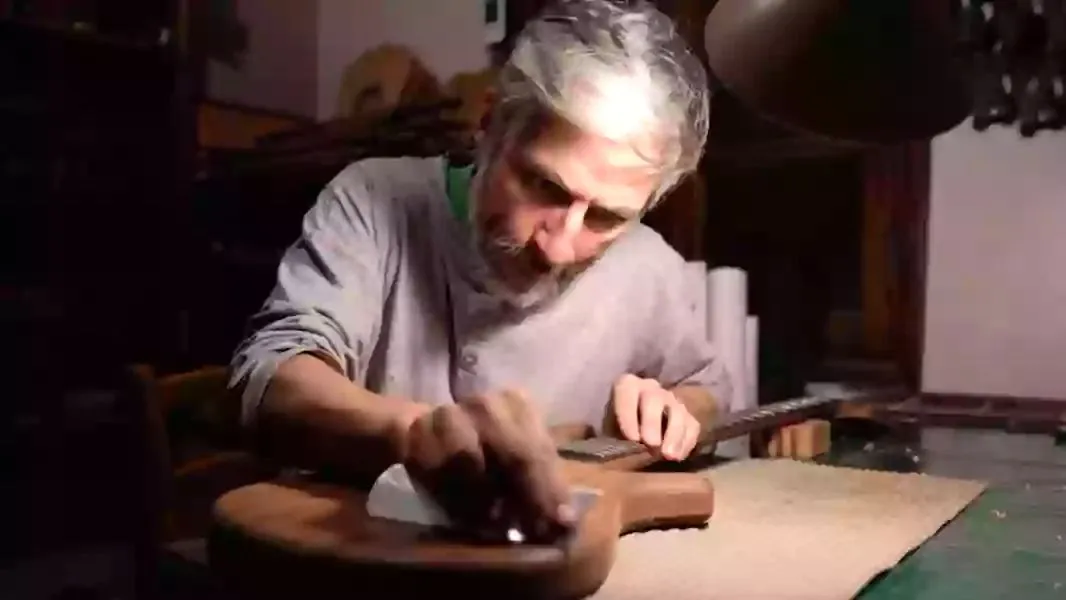 Luthier