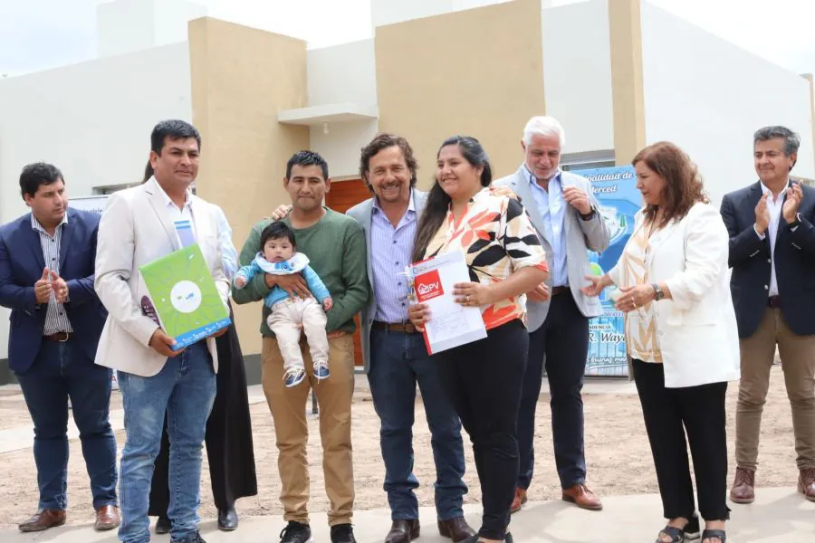 92042-con-orgullo-y-emocion-podemos-decir-que-ya-entregamos-mas-de-4-mil-viviendas-con-criterio-federal