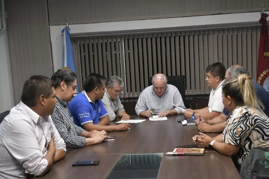 88071-el-gobierno-acordo-con-los-docentes-un-incremento-salarial-del-355-hasta-abril-20230224121928